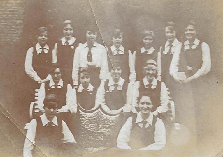 A group of people in uniform
Description automatically generated