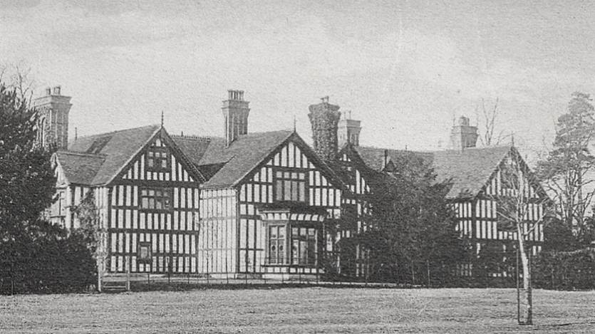 A large house with a large chimney

AI-generated content may be incorrect.