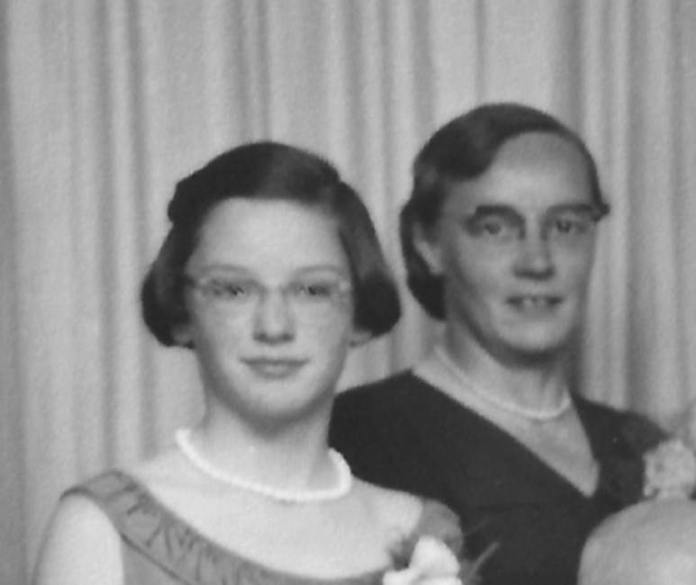 A group of people posing for a photo

AI-generated content may be incorrect.