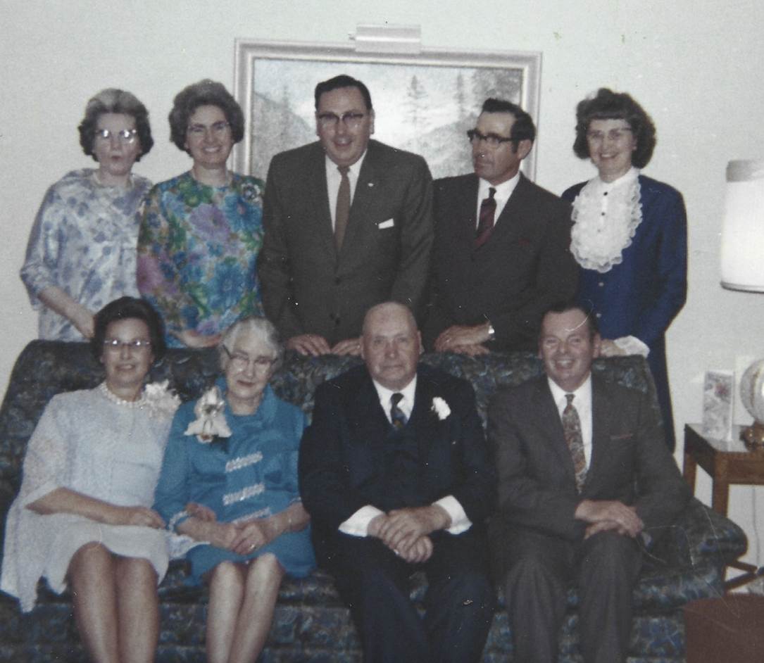 A group of people posing for a photo

AI-generated content may be incorrect.