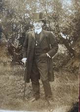 A person in a suit with a cane

AI-generated content may be incorrect.