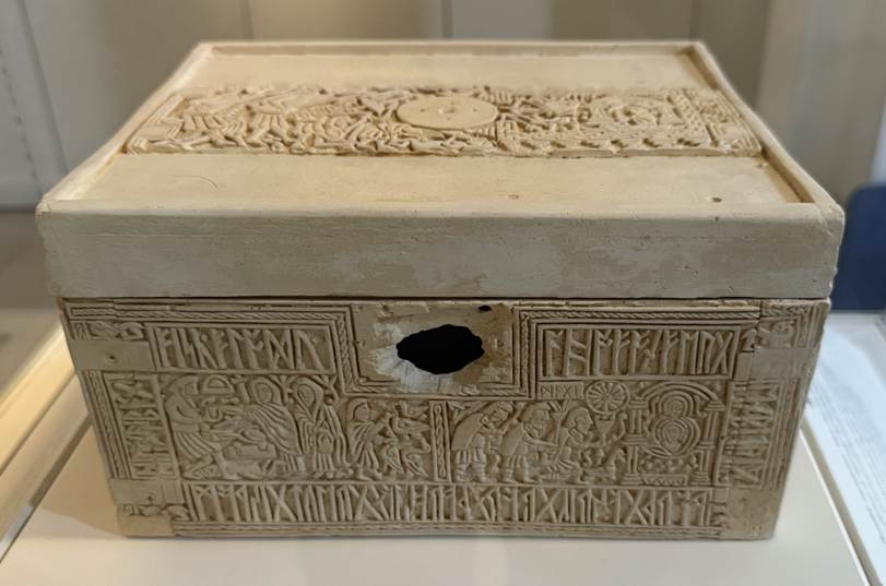 A box on a table

AI-generated content may be incorrect.