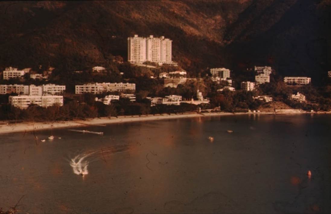 A body of water with buildings along it
Description automatically generated with low confidence