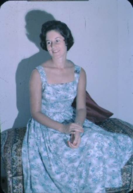 A person in a dress
Description automatically generated with low confidence