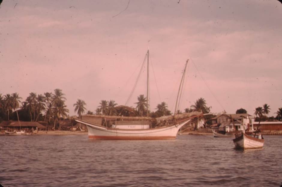 A picture containing water, outdoor, sky, boat
Description automatically generated