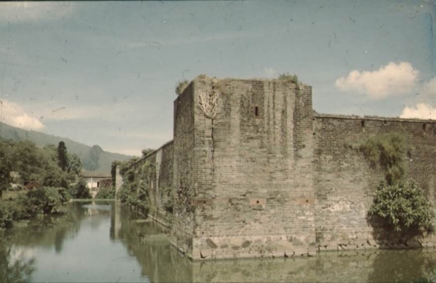 A picture containing water, outdoor, old, castle
Description automatically generated