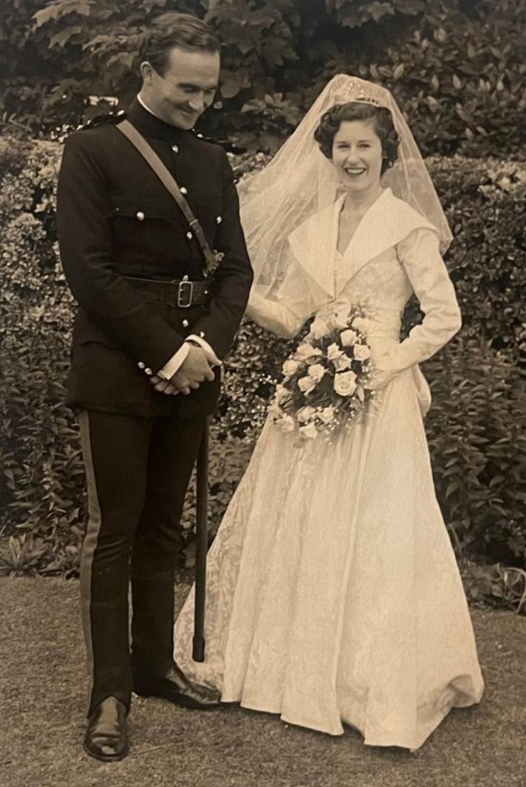A person in a military uniform and a person in a wedding dress

AI-generated content may be incorrect.