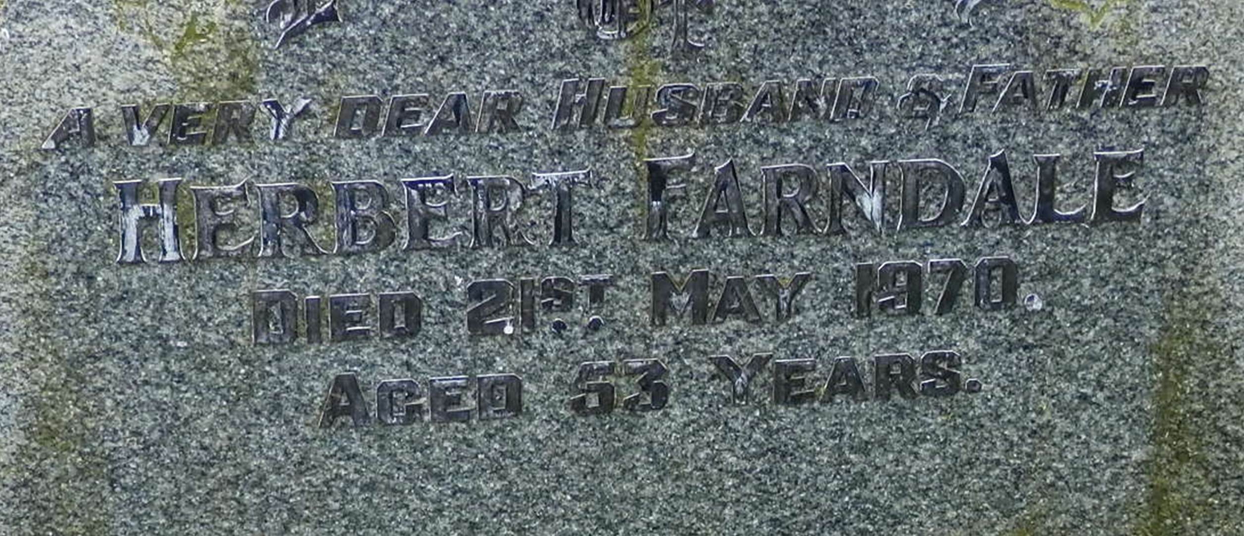 Larger memorial image loading...