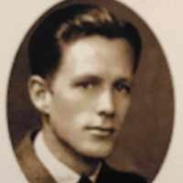 A close-up of a person

AI-generated content may be incorrect.