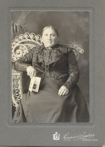 A person sitting in a chair
AI-generated content may be incorrect.