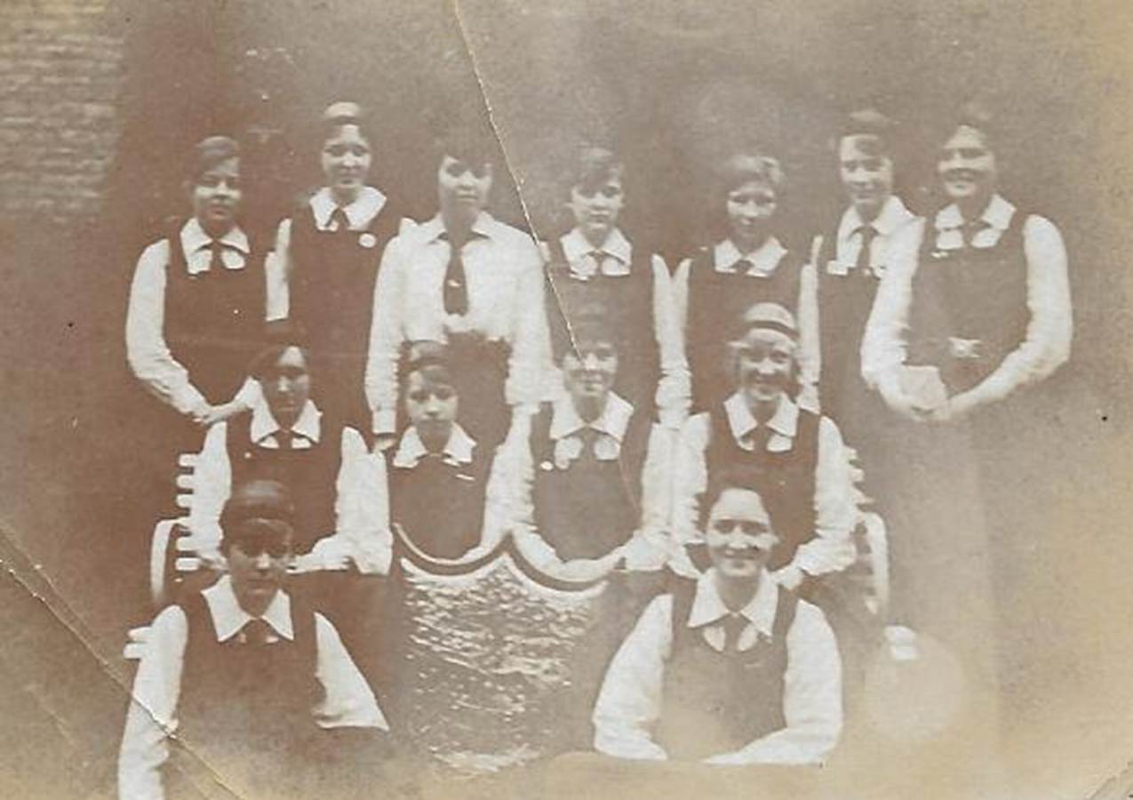 A group of people in uniform
Description automatically generated
