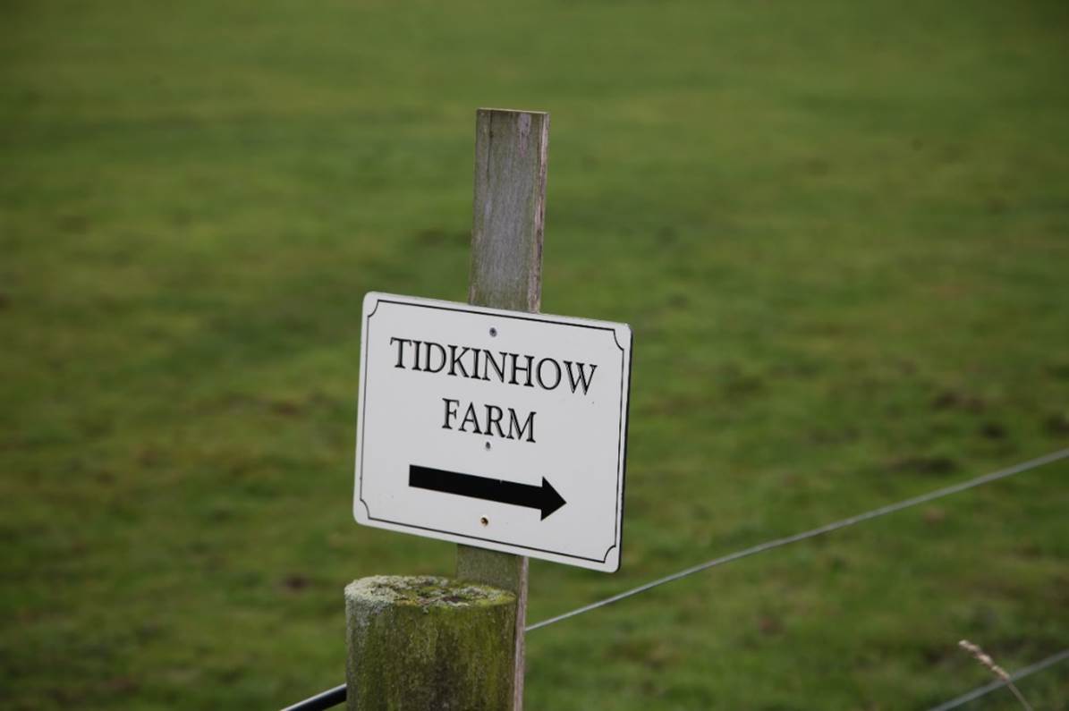A sign on a post
Description automatically generated