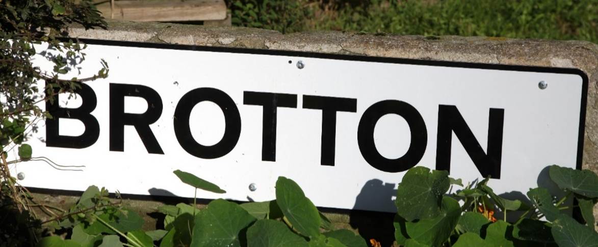 A sign on a wall
Description automatically generated