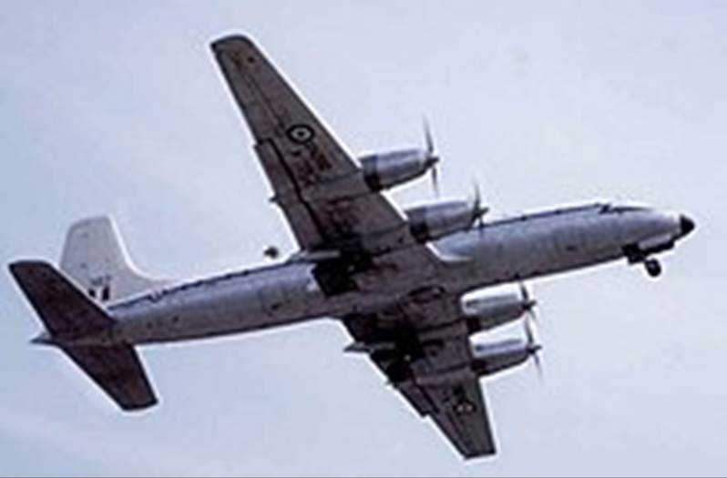 A plane flying in the sky
Description automatically generated