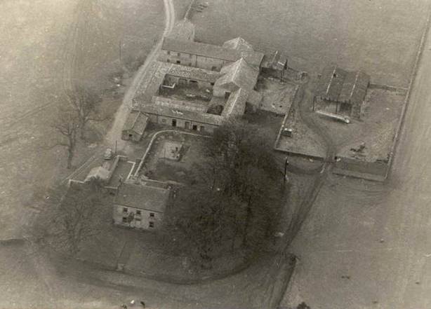 An aerial view of a house

Description automatically generated