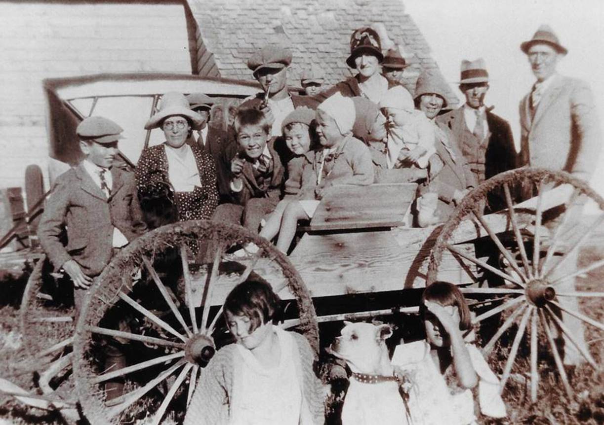 A group of people in a boat
Description automatically generated with medium confidence