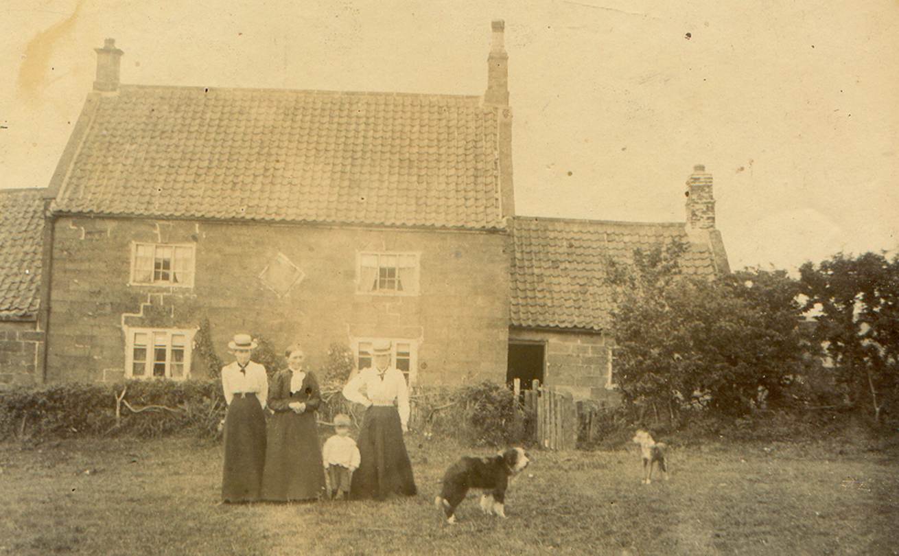 A family in front of a house

AI-generated content may be incorrect.